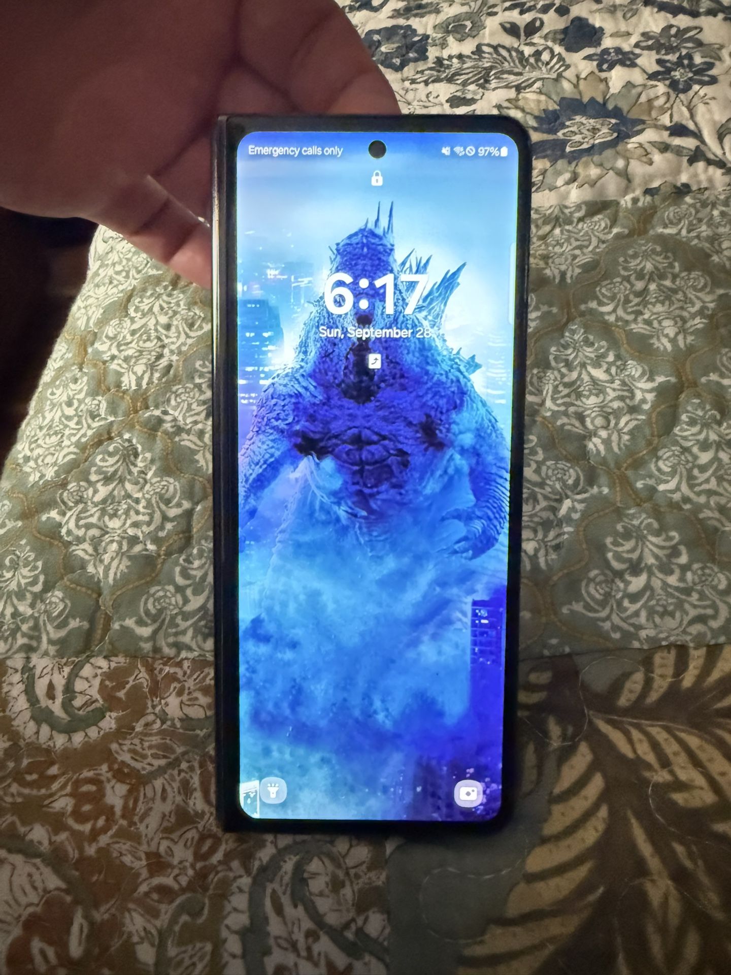 Samsung Galaxy Fold5 w/ Galaxy Watch5 Pro