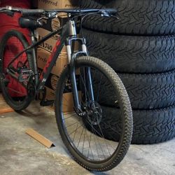 Trek Marlin 29" Wheels///M/L Frame 