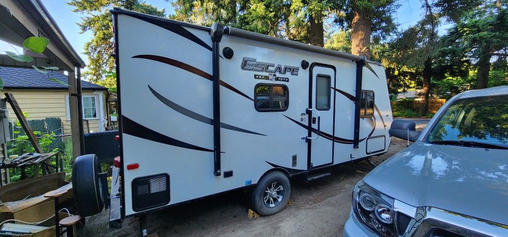 2017 Escape E181RB
