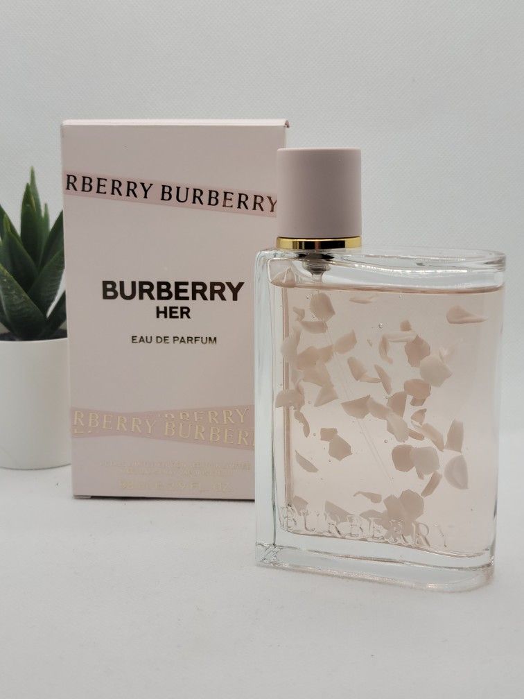 Burberry
 
Her Eau de Parfum Petals Limited Edition

2.9 fl 