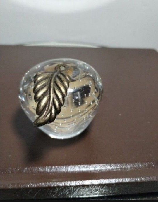 VINTAGE BUBBLE GLASS APPLE PAPERWEIGHT 2.5" - M05