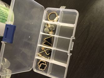 Earing set 4 earnings, 1 ring and case