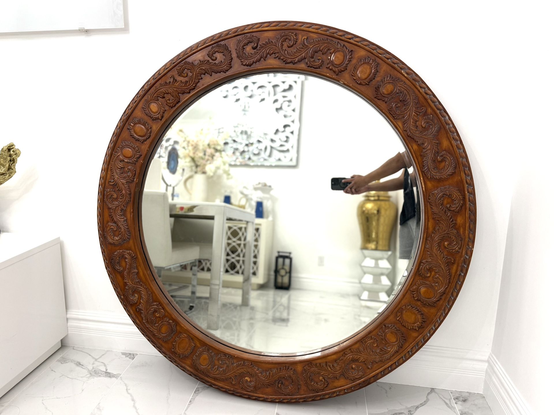 Wall mirror