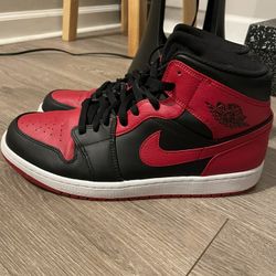 Air Jordan 1 Mid 