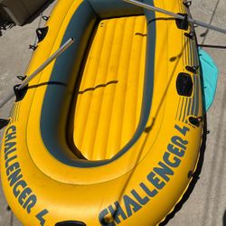 Intext Challenger 400 Boat 