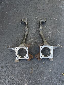 05-23 Tacoma Oem front knuckles 4x4