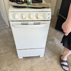 Small Stove And Refrigerator 