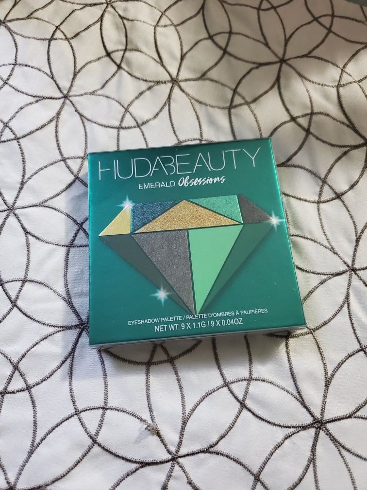 HUDA BEAUTY Emerald obsession