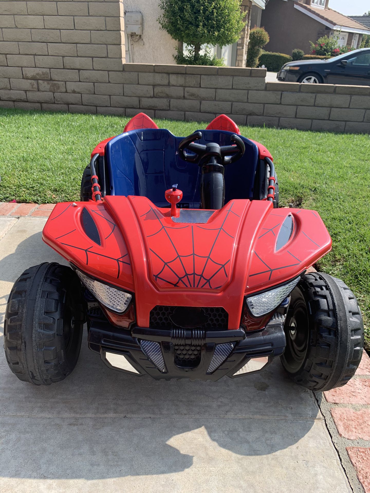 Dynacraft Web Rider 12 Volt Dune Buggy Spider-Man Ride On Power Wheel (Rear Wheel is Cracked)