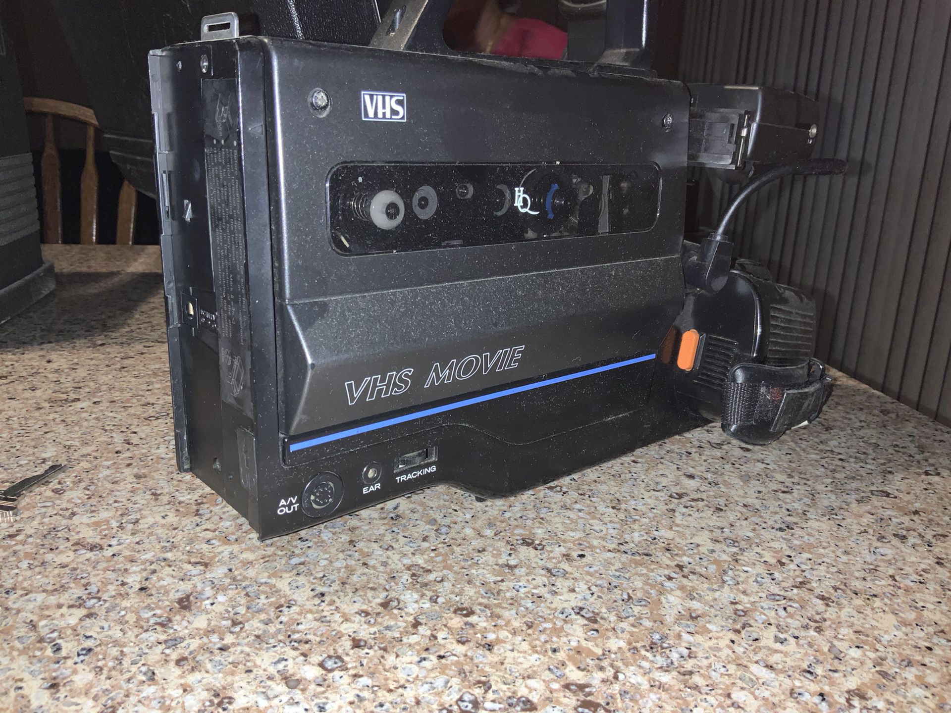 FULL SIZE VHS MOVIE SOLID STATE CCD CAMCORDER & RECORDER 6X ZOOM AF