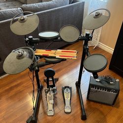 YAMAHA DTX430K ELECTRONIC DRUM SET with AMPLIFIER FENDER FRONTMAN 15G