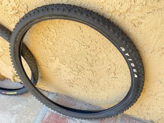 Vintage Mtb tires great for a  period correct restoration.  Light and supple no cracks.