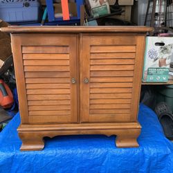 Record Cabinet Ethan Allen Heirloom Nutmeg Maple  23" square x 21" high. 2 louvered doors. Two removable vertical dividers inside Storage End Table / 