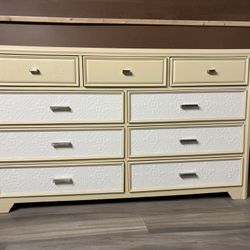 DRESSER