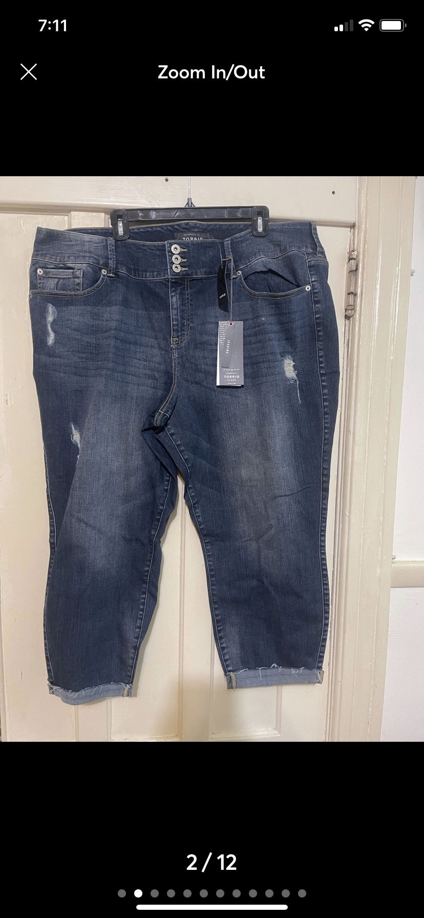 Torrid Premium Women Blue Denim Flat Front Distressed Raw Hem Capri Pants 26 NEW
