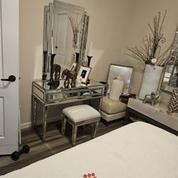 Mirror Vanity With Cream Small Bench