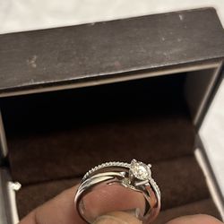 Diamond solitaire Engagement ring & Wedding band