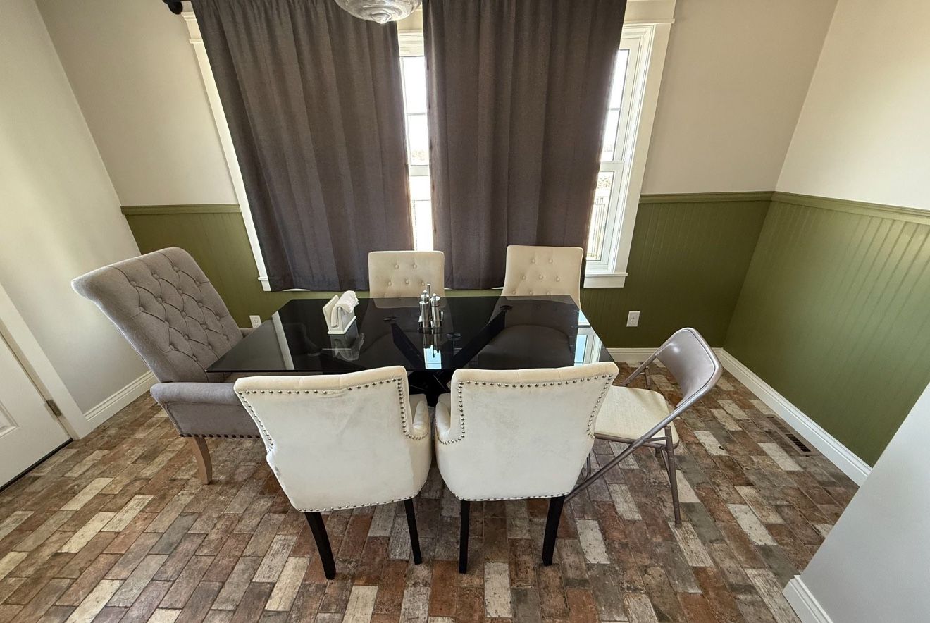 Dining room table And Chairs