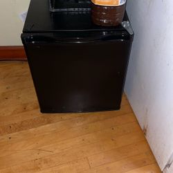 Mini Fridge 