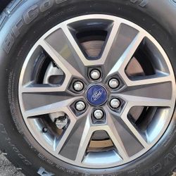 Set Of 4 Original 18" Ford F150 / Expedition Rims And Tires Like New