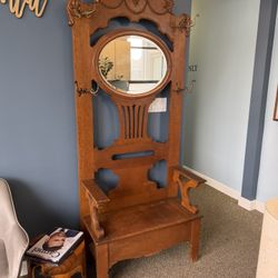 VICTORIAN TIGER OAK HALL TREE WITH BEVELED MIRROR & LIFT TOP SEAT ON CARVED Details