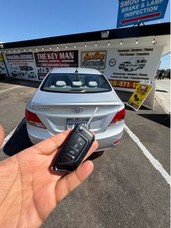 Car keys and remotes / llaves y controles para autos