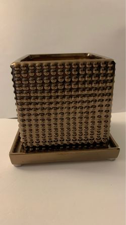 Ceramic plant holder bronze color