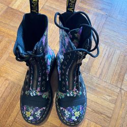 Dr.martens boots brand new never wear 75% off！