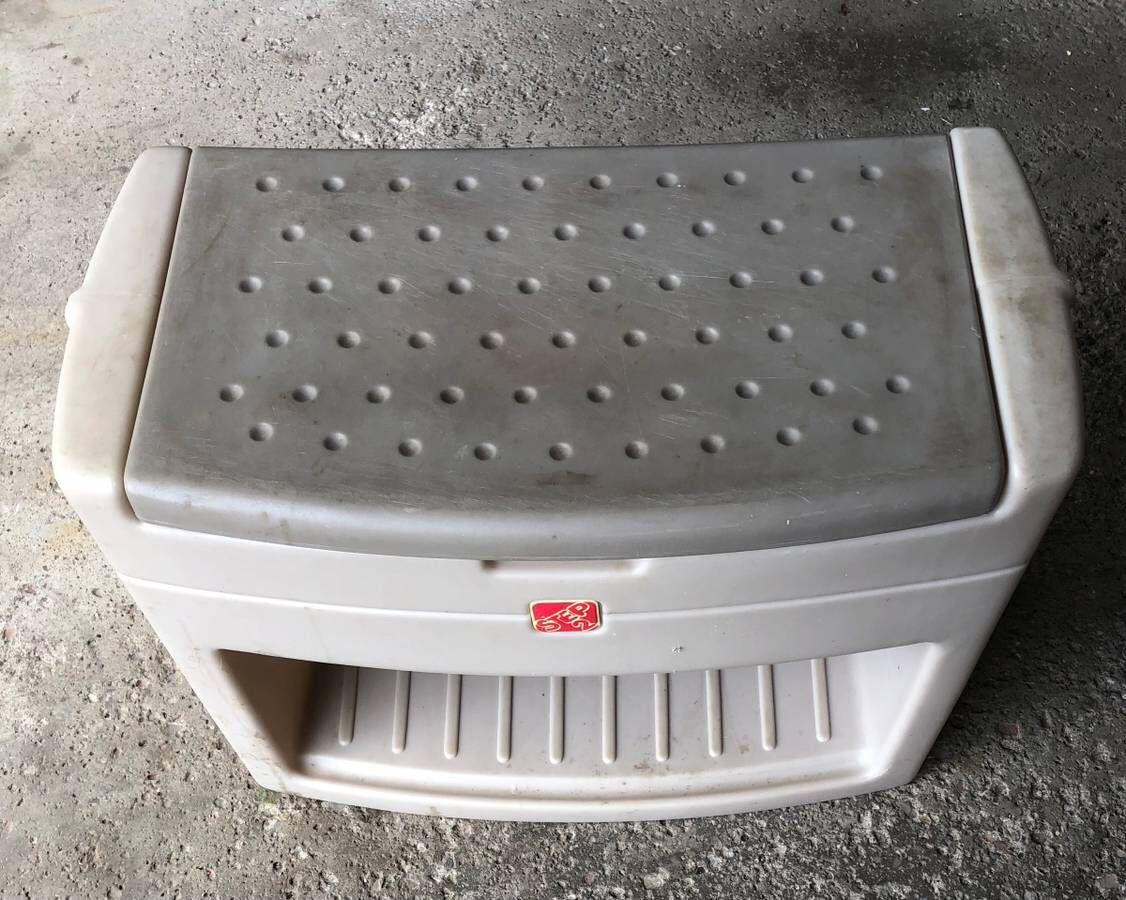 Step 2 Boot Box (19.5” H x 27”W x 13”D)
