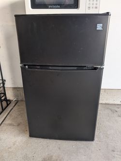 Kenmore 3.1 cu-ft Refrigerator