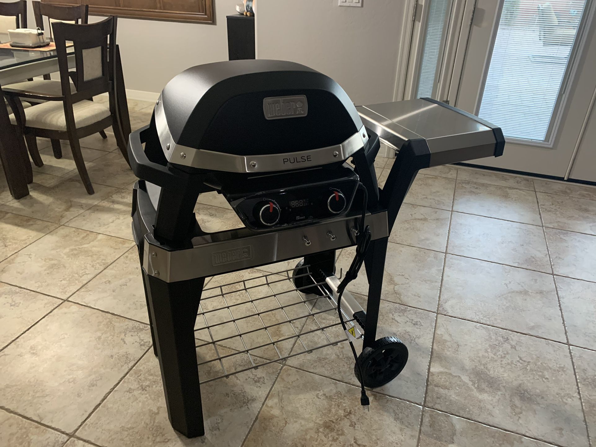 Weber Grill Pulse 2000 Smart Grill with for Sale in AZ - OfferUp