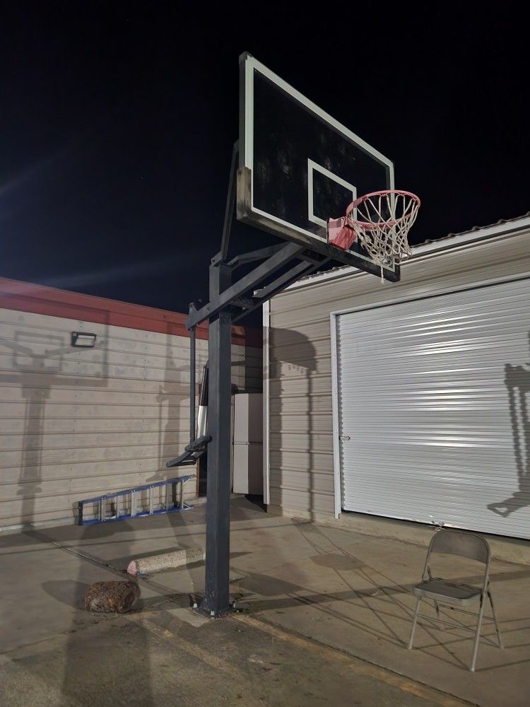COMMERCIAL HEAVY DUTY BASKETBALL HOOPS