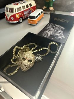 king ice hockey mask necklace