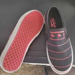 SKECHERS IN N OUT WOMEN'S SIZE 8.5