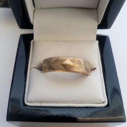 Men's 14K Gold Diamond Cut Geometric Band