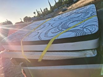 Queen size mattress and box spring