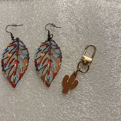 Light Weight Feather Earrings And Small Keychain Jewelry Set