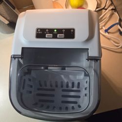 Ice maker