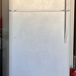 Refrigerator (Kenmore)**MAKE YOUR BEST OFFER**