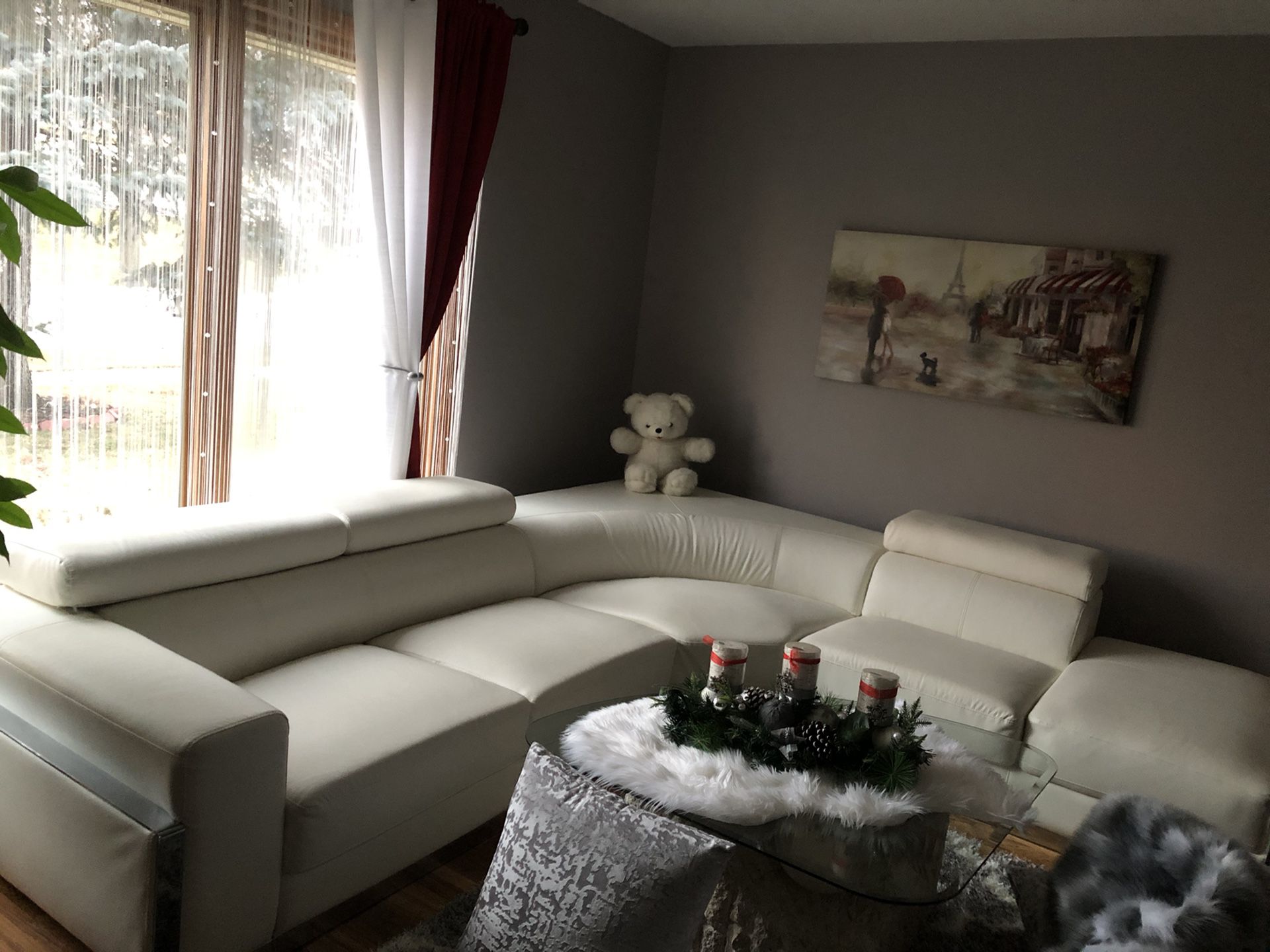 Sectional/white leather