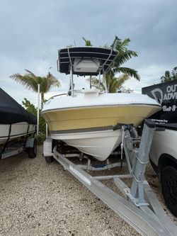Wellcraft 22 fisherman 2005 con Yamaha 200 hp 2005 4 stroke gps garmin tosh Scream Trailer continental aluminio de torsión