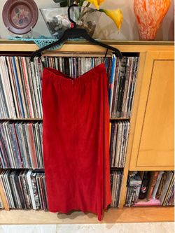 PRICE DROP: MAGLIA, 6,MADE in USA, lined, TOMATO RED LAMBSKIN SUEDE 35” SKIRT