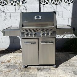Napoleon 5-burner propane barbecue w/ rotisserie
