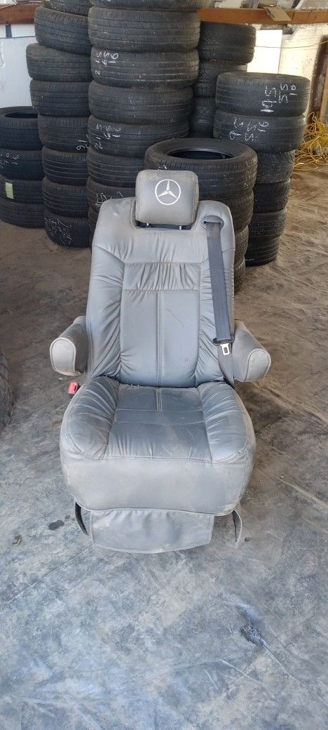 Mercedes Van Chair