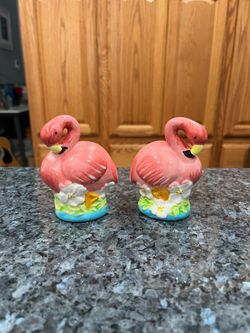 Vintage Ceramic Flamingos Pair of Salt and Pepper Shakers. Size approximately 3 1/2 inches tall. Brand new with tags on bottom