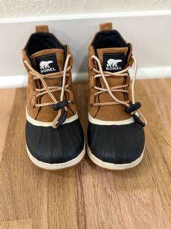 Sorel Duck Boots Tan and Black- Waterproof Size 5