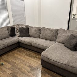 Well Kept 3 Piece Sectional With Chaise Lounge 