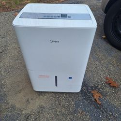 DEHUMIDIFIER.  ( 50 PINTS )