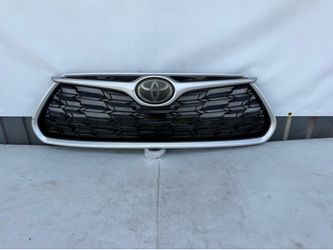 TOYOTA HIGHLANDER LE XLE -2020 2021 2022 2023 2024 2025 Front bumper grille grill original used OEM (NO EMBLEM)