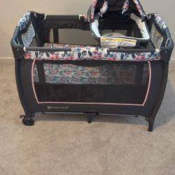 Collapsible Baby Crib